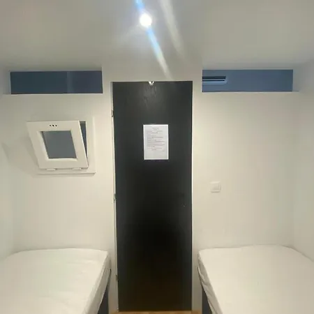 Le.chris Central Dorms 캡슐호텔